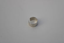 Load image into Gallery viewer, Diamond Pattern Ring
