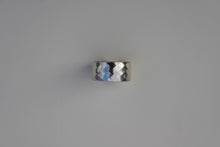 Load image into Gallery viewer, Diamond Pattern Ring
