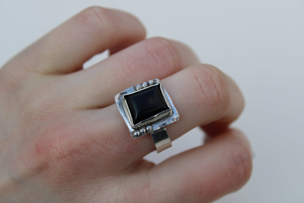 Square Onyx + Dot